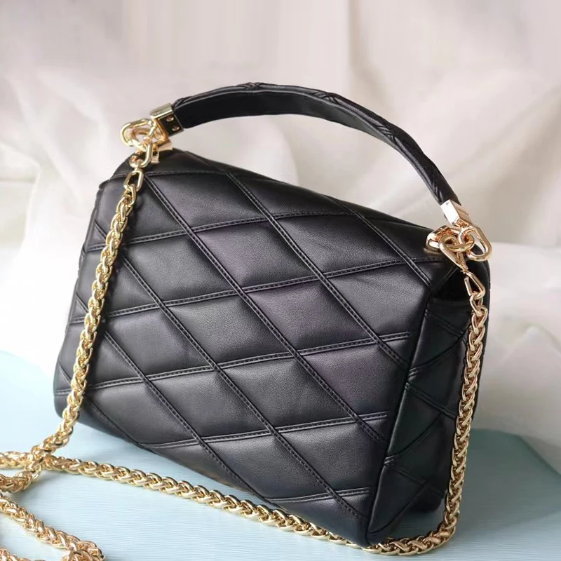 Designer vintage car sewing Rhombus leather handbag 2024 Women's new fashion luxury multi-functional diagonal shoulder bag
Designer vintage car sewing Rhombus leather handbag 2024 Women's new fashion luxury multi-functional diagonal shoulder bag