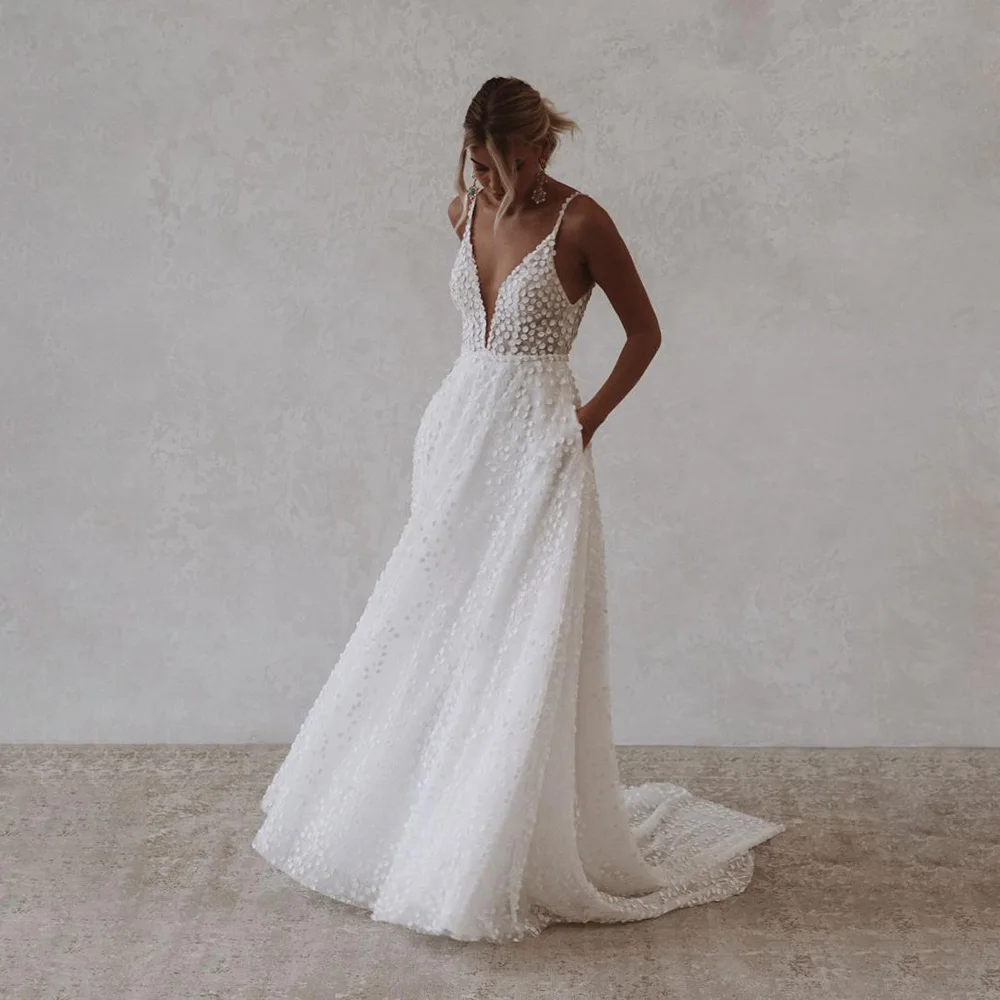 Chic Deep V-neck Appliques Lace Tulle Wedding Dresses for Bridal with Pockets A-line Court Backless Wedding Gown robe de mariée
Chic Deep V-neck Appliques Lace Tulle Wedding Dresses for Bridal with Pockets A-line Court Backless Wedding Gown robe de mariée