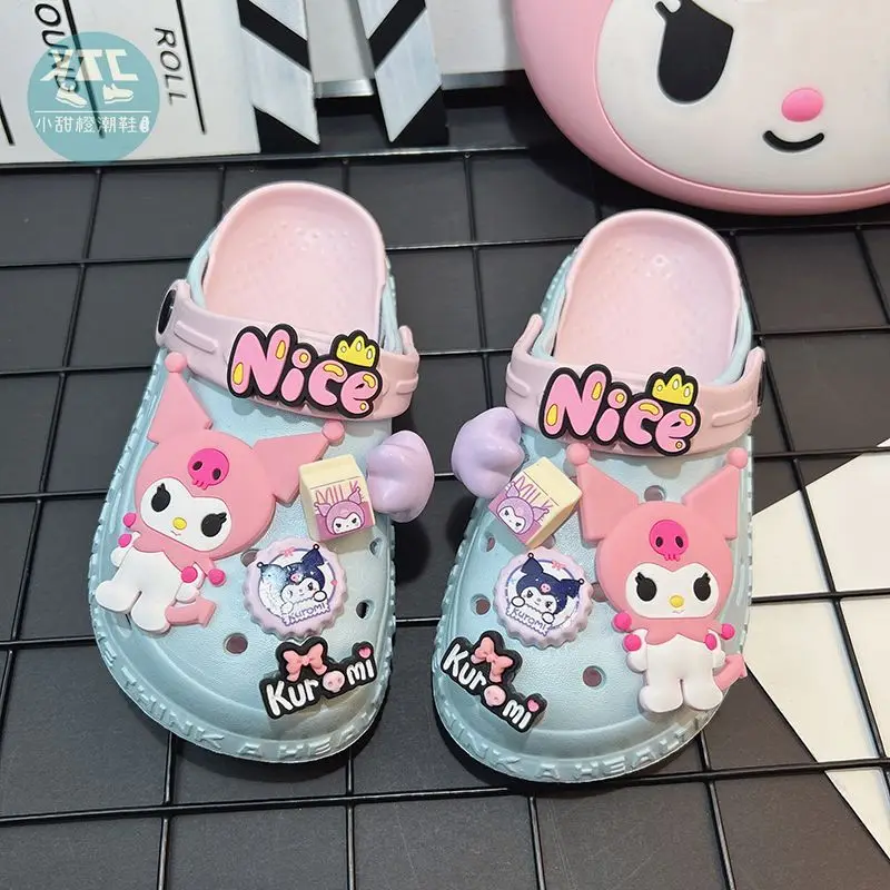 Шлепанцы Kawaii Sanrio Kuromi женские, летняя модная обувь с отверстиями, Эва, Нескользящие, уличные пляжные сандалии
Шлепанцы Kawaii Sanrio Kuromi женские, летняя модная обувь с отверстиями, Эва, Нескользящие, уличные пляжные сандалии