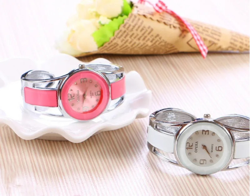 Женские кварцевые часы с браслетом из нержавеющей стали
Женские кварцевые часы с браслетом из нержавеющей стали