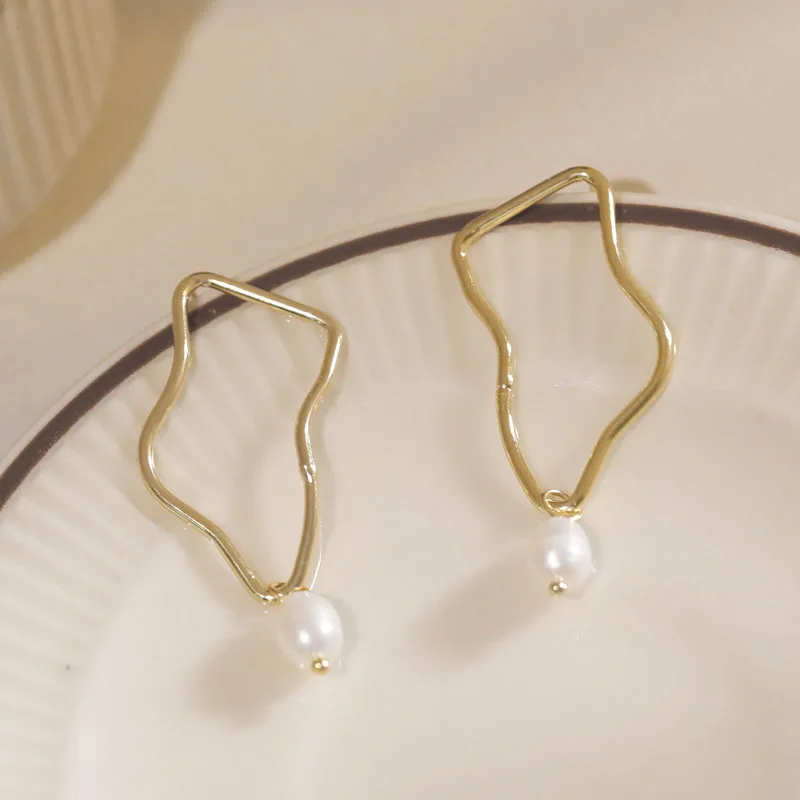 925 Sliver Real Gold Plated Stainless Steel Waterproof and Fade Resistant Natural Freshwater Pearl Girl Pendant Earrings
925 Sliver Real Gold Plated Stainless Steel Waterproof and Fade Resistant Natural Freshwater Pearl Girl Pendant Earrings
