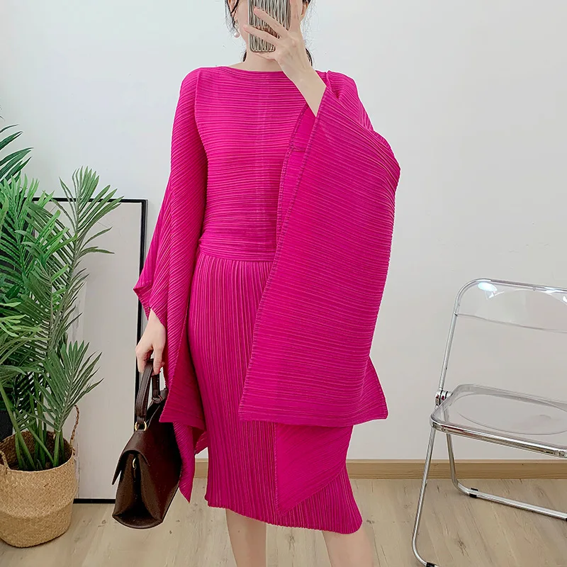 Женское асимметричное плиссированное платье Miyake, однотонное вечернее платье с круглым вырезом, длинным рукавом и запахом на бедрах, осень 2023 
Женское асимметричное плиссированное платье Miyake, однотонное вечернее платье с круглым вырезом, длинным рукавом и запахом на бедрах, осень 2023