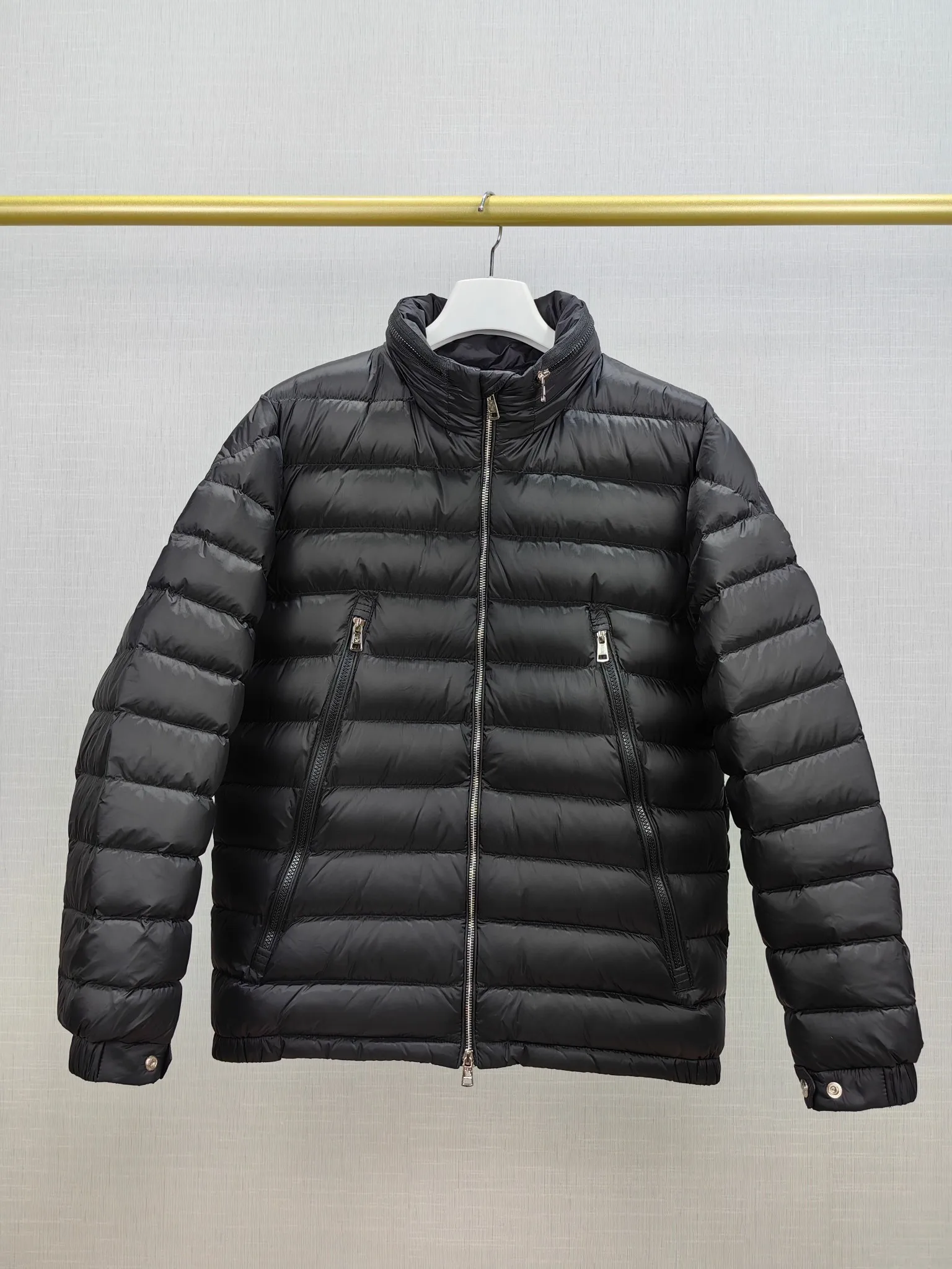 2023 Autumn and Winter New Hooded Down Coat Men's Fashion Lightweight and Warm 90% White Duck Down Black High Quality Jacket
2023 Autumn and Winter New Hooded Down Coat Men's Fashion Lightweight and Warm 90% White Duck Down Black High Quality Jacket