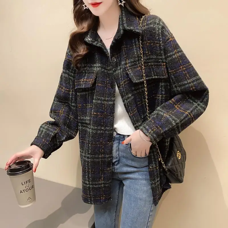 Loose Autumn Thick Woolen Red Plaid Shirt Women Winter Tops Wool Blouses Vintage Oversized Shirt Plaid for Women Tops D240
Loose Autumn Thick Woolen Red Plaid Shirt Women Winter Tops Wool Blouses Vintage Oversized Shirt Plaid for Women Tops D240