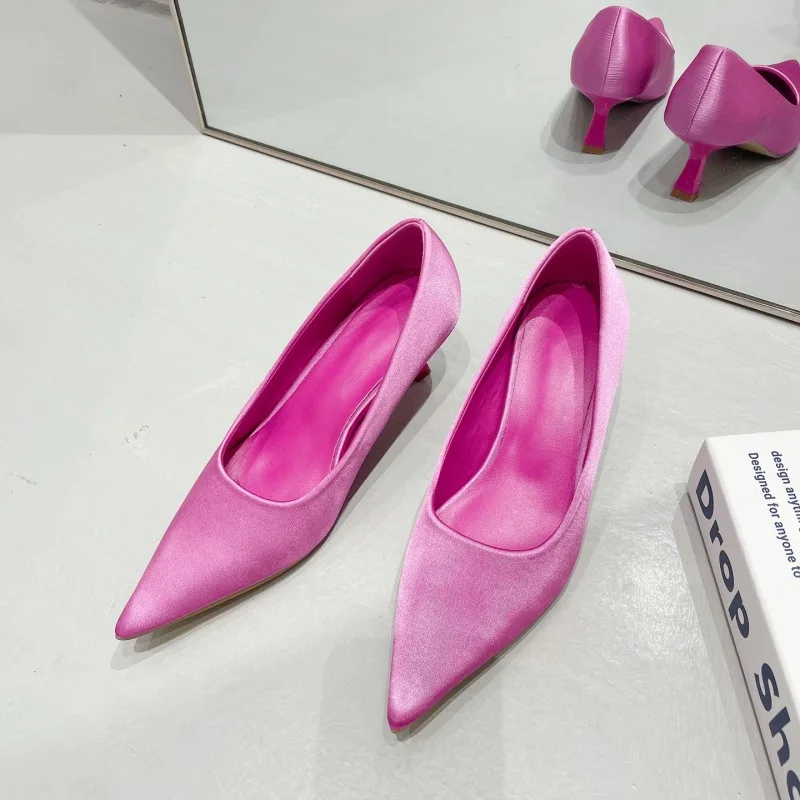 New Four Seasons Women's High-heeled Shoes Satin Pointed Toe Fashion All-match Commuting Stiletto Women's Single Shoes
New Four Seasons Women's High-heeled Shoes Satin Pointed Toe Fashion All-match Commuting Stiletto Women's Single Shoes