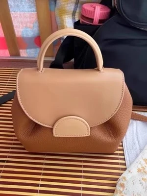 Egchi France Small Bag Women's French Design Light Luxury Single Shoulder Crossbody Bags Leather Portable Female Bags For Women
Egchi France Small Bag Women's French Design Light Luxury Single Shoulder Crossbody Bags Leather Portable Female Bags For Women