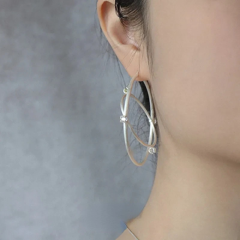 Vintage Fashion Exaggerate Double Ring Rotating Earrings Hip Hop Punk Circle Earrings Banquet Jewelry Accessories Gift
Vintage Fashion Exaggerate Double Ring Rotating Earrings Hip Hop Punk Circle Earrings Banquet Jewelry Accessories Gift