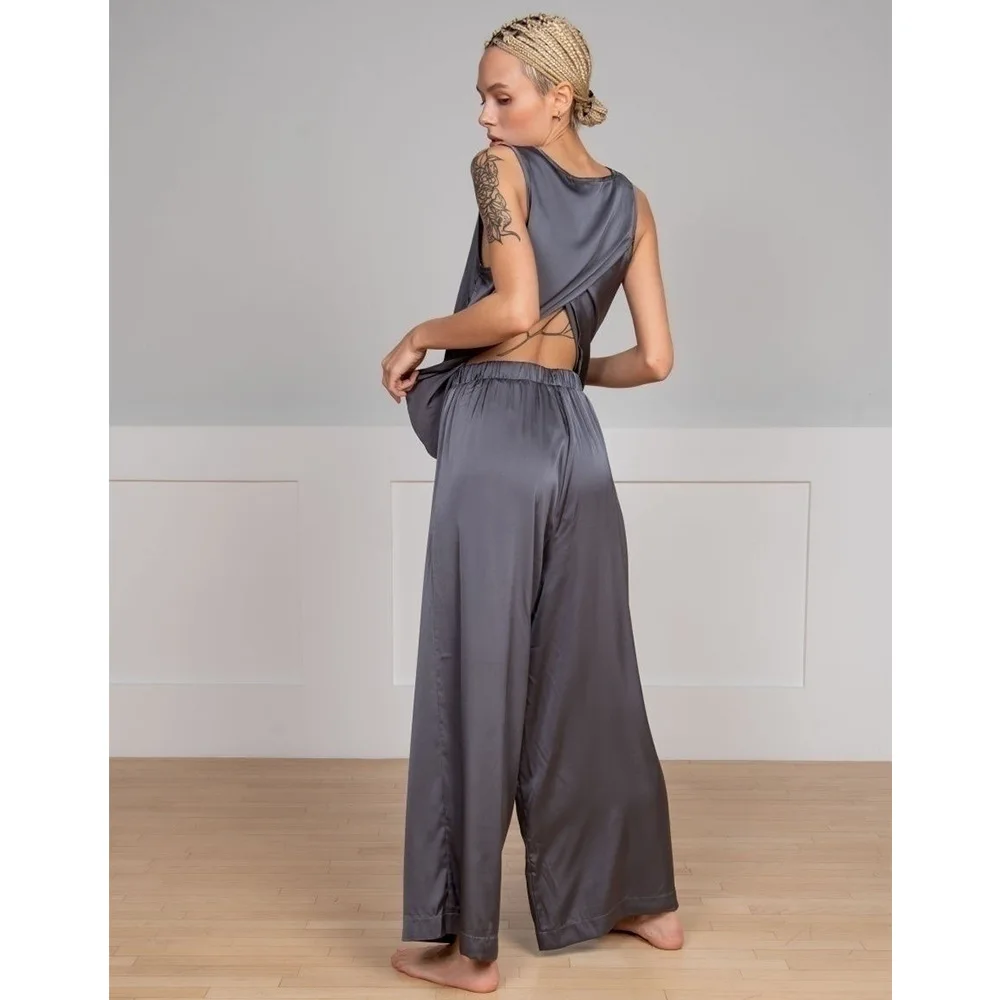MODX Cross border vest pajama suit, European and American spring satin cross back design, comfortable and casual home set
MODX Cross border vest pajama suit, European and American spring satin cross back design, comfortable and casual home set