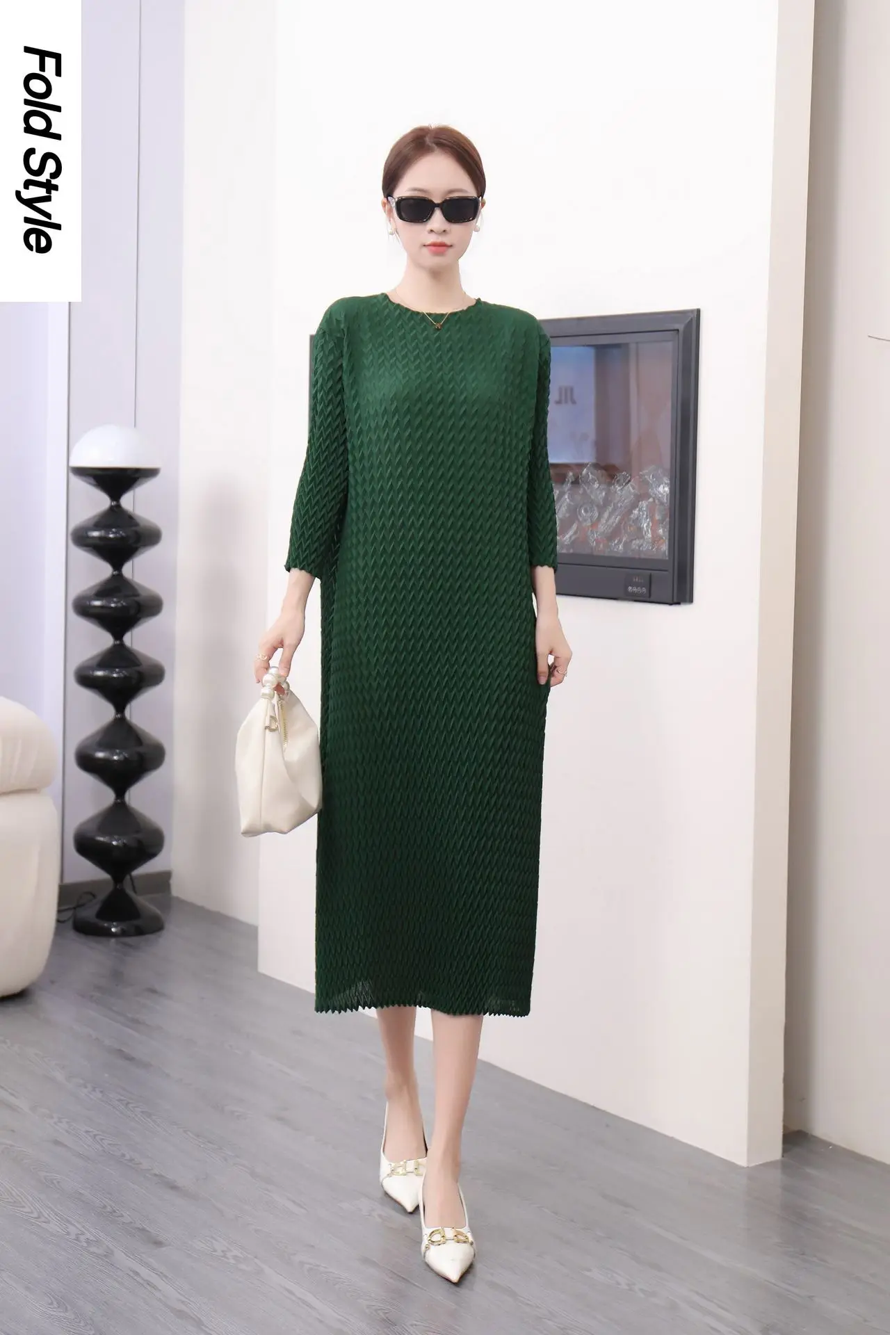 

2024 Miyake Autumn New Large Pleated Print Long Skirt Loose and Slim Style Reducing Age Fashion Dress for Women