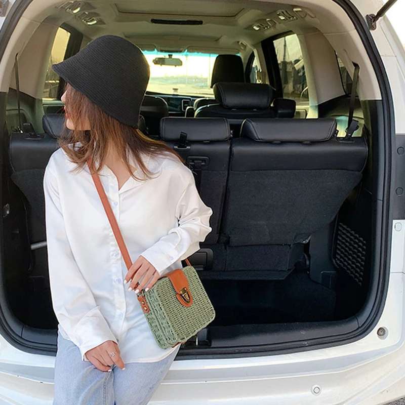 Small Round Rattan Purse - Handwoven Vacation Essential 9 S1a3ad65e7125459e8a4e926dbe227d3eu