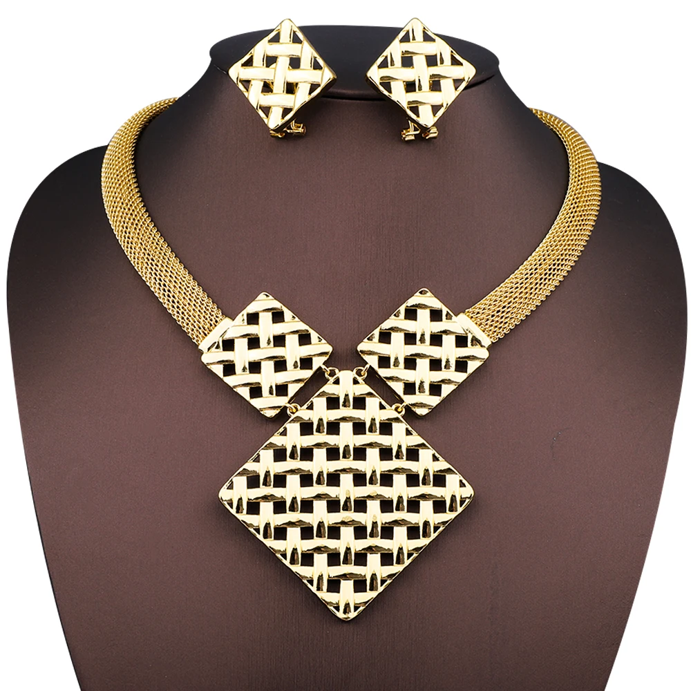 Indian Jewelry Simple Bridal Party Wear Gold Plated Choker Necklace Earrings Fashion Bollywood Style Jewellery Set For Wedding
Indian Jewelry Simple Bridal Party Wear Gold Plated Choker Necklace Earrings Fashion Bollywood Style Jewellery Set For Wedding