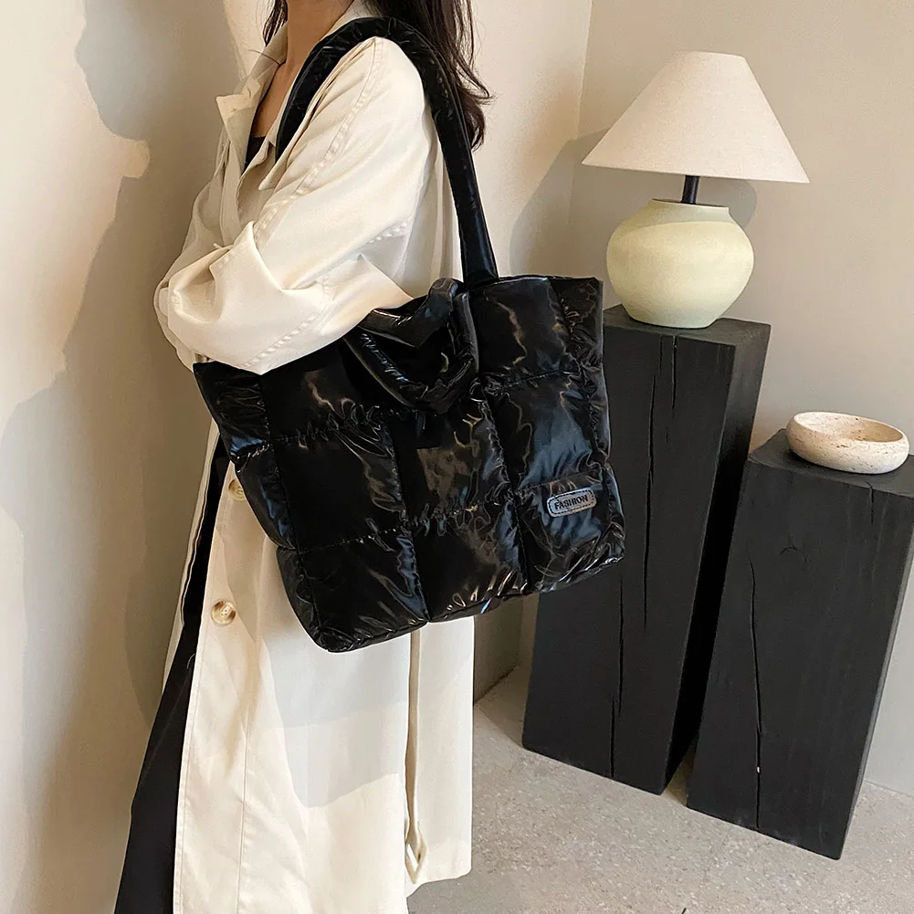 Women Checkered Quilted Handbag Solid Color Tote Bag Puffer Hand Carry Bag Large Capacity Soft Autumn Winter Female Bag
Women Checkered Quilted Handbag Solid Color Tote Bag Puffer Hand Carry Bag Large Capacity Soft Autumn Winter Female Bag
