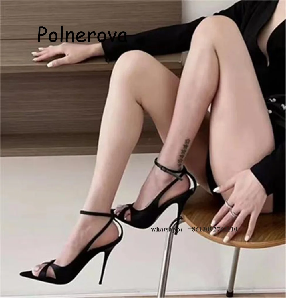 Атласные фиолетовые сандалии с открытым носком на тонком высоком каблуке
Атласные фиолетовые сандалии с открытым носком на тонком высоком каблуке