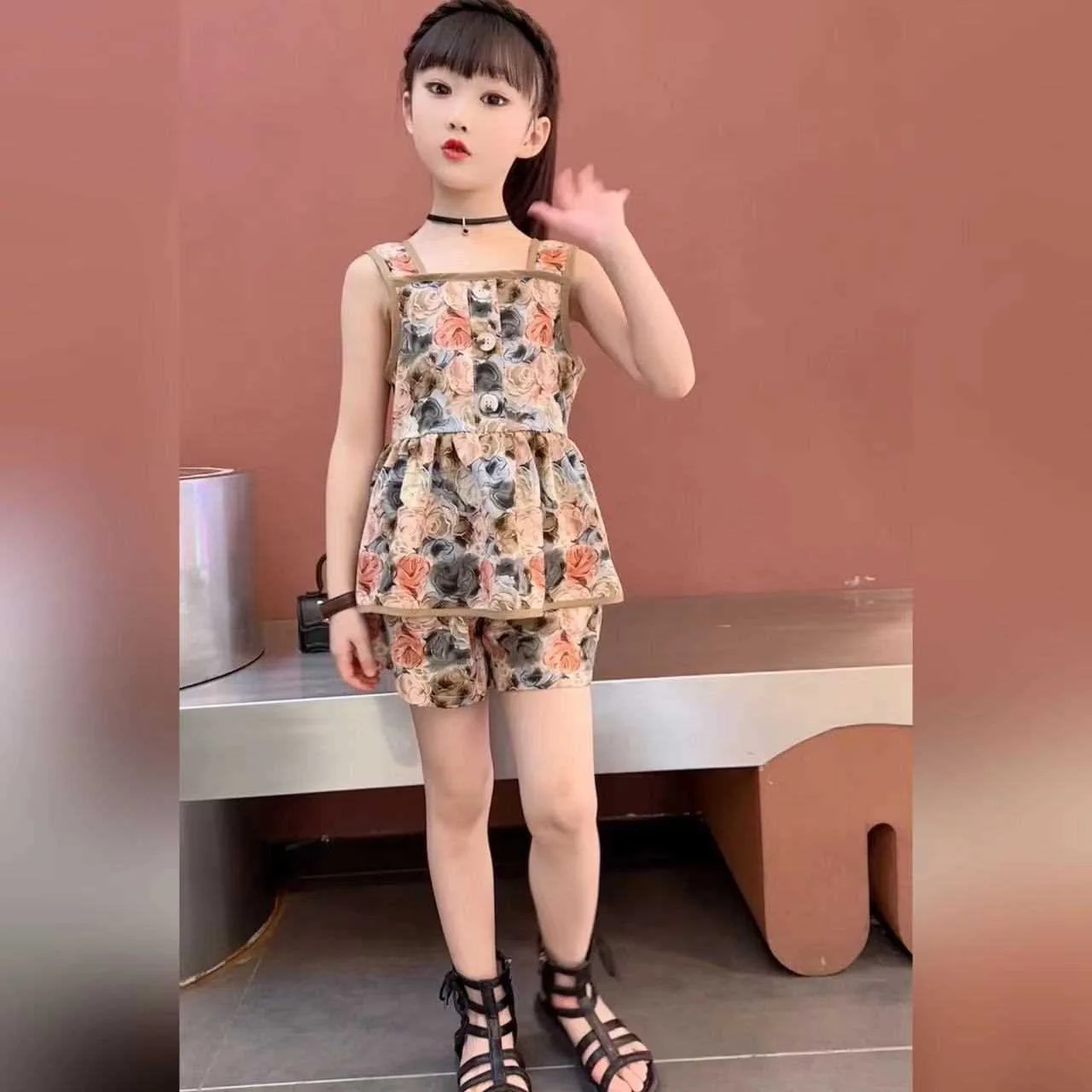 

Girls' Fashion Internet Red 2024 New Western Style Children's Summer Korean Edition Chiffon Suspended Tank Top Two Piece Set