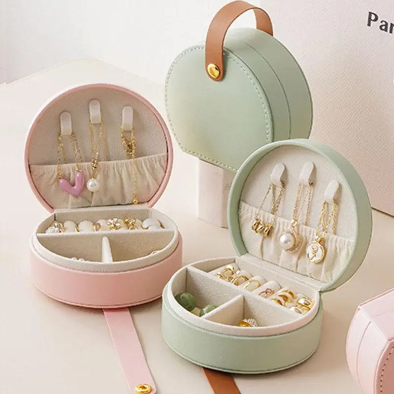 Leather Jewelry Purse Box for Women Round Shape Small Mini Rings Earrings and Necklace Jewelry Organizer
Leather Jewelry Purse Box for Women Round Shape Small Mini Rings Earrings and Necklace Jewelry Organizer