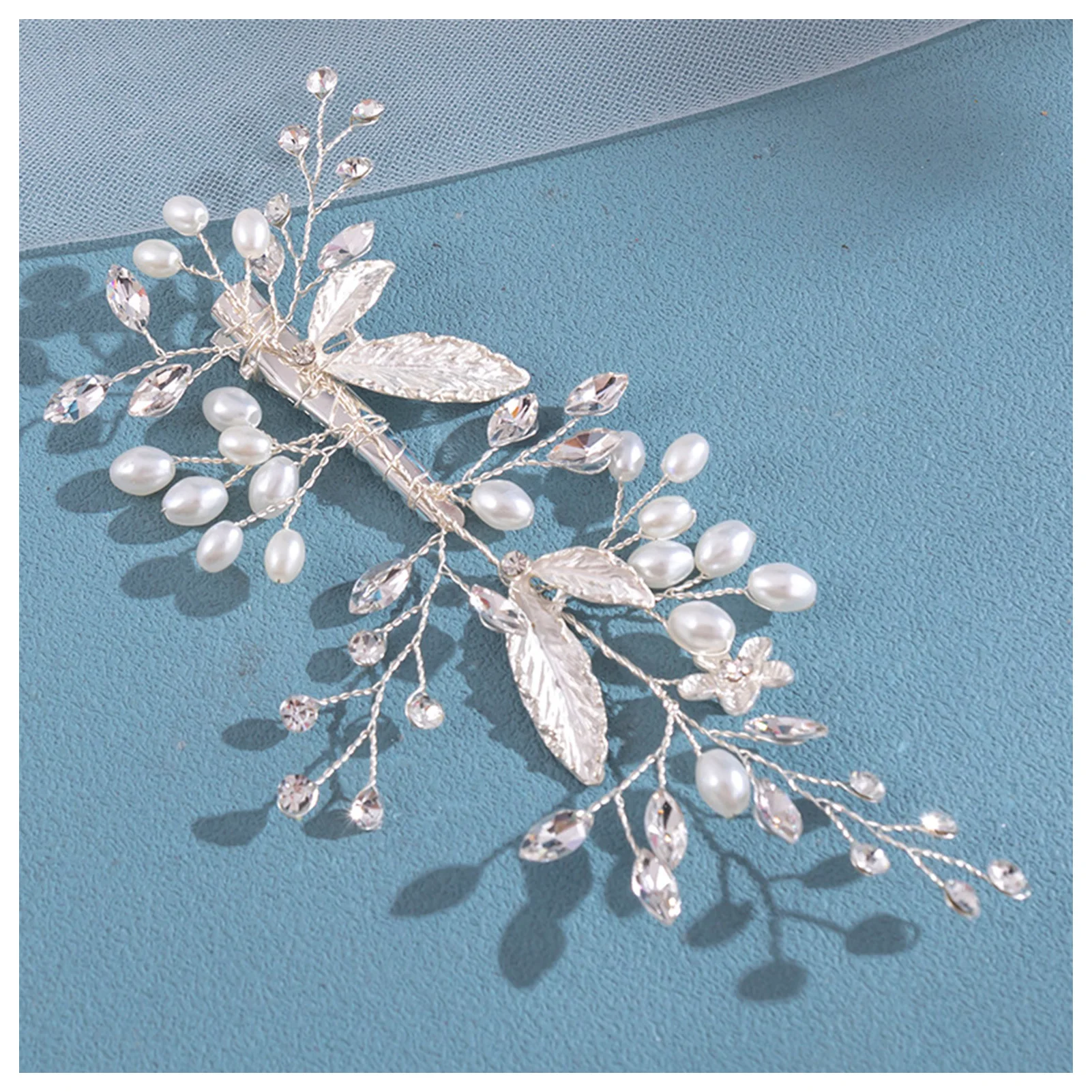 Woman's Silver Leaf Luxurious Side Hair Clips Alloy Headwear with Rhinestones Pearl for Bridesmaid Wedding Banquet Party
Woman's Silver Leaf Luxurious Side Hair Clips Alloy Headwear with Rhinestones Pearl for Bridesmaid Wedding Banquet Party