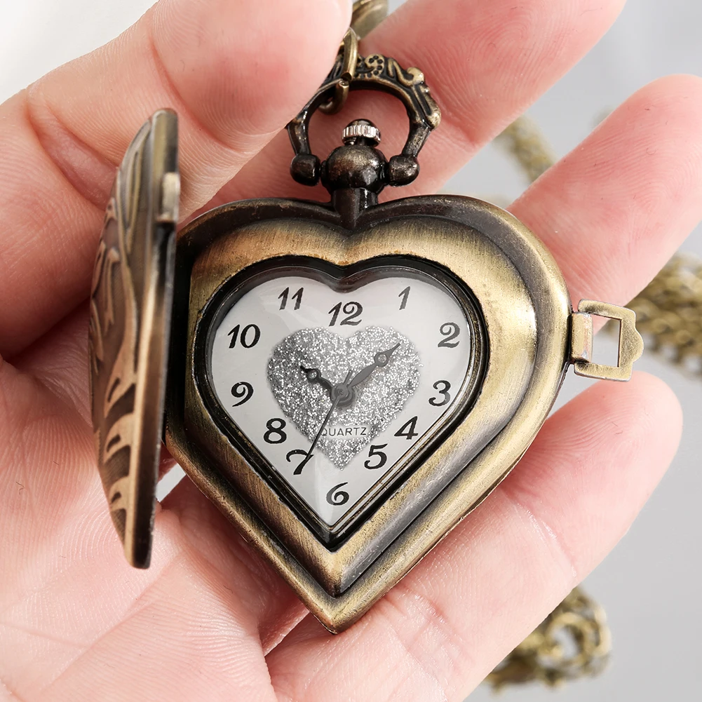 

Flower Pattern Heart Pocket Watches with Heart Tag Bronze Quartz Pocket Watch Thin Chain Retro Pendant Clock Necklace Clocks