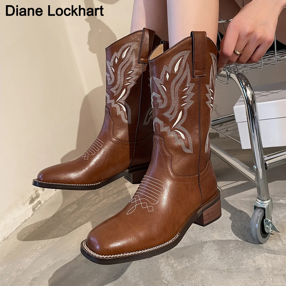 New Women Mid Calf Western Boots Cowboy Wide Toe Knee High Pull on Boots Ladies Embroidery Leather Cowgirl Boot botas femininas
New Women Mid Calf Western Boots Cowboy Wide Toe Knee High Pull on Boots Ladies Embroidery Leather Cowgirl Boot botas femininas