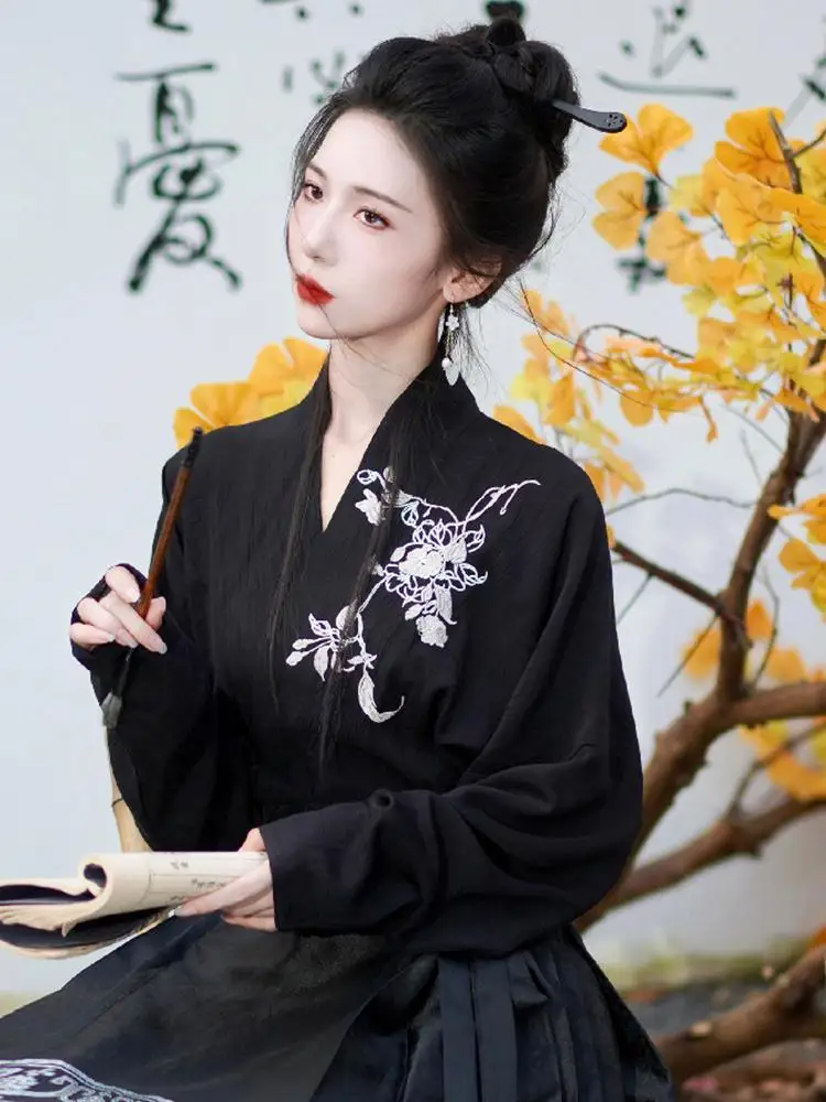 Oversized Traditional Chinese Hanfu Top Plus Size Black Aircraft Sleeve Shirt Women's Improved Embroider Top Clothing
Oversized Traditional Chinese Hanfu Top Plus Size Black Aircraft Sleeve Shirt Women's Improved Embroider Top Clothing