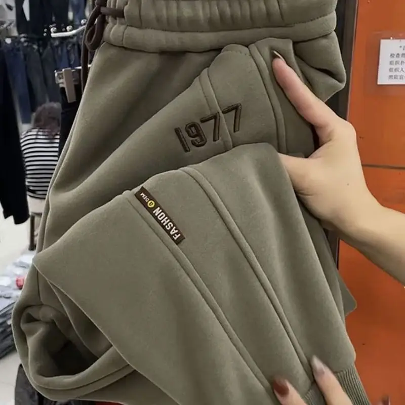 Women's Autumn Winter Solid Drawstring Elastic High Waist Letter Embroidered Harlan Small Feet Casual Loose Trousers Pants
Women's Autumn Winter Solid Drawstring Elastic High Waist Letter Embroidered Harlan Small Feet Casual Loose Trousers Pants