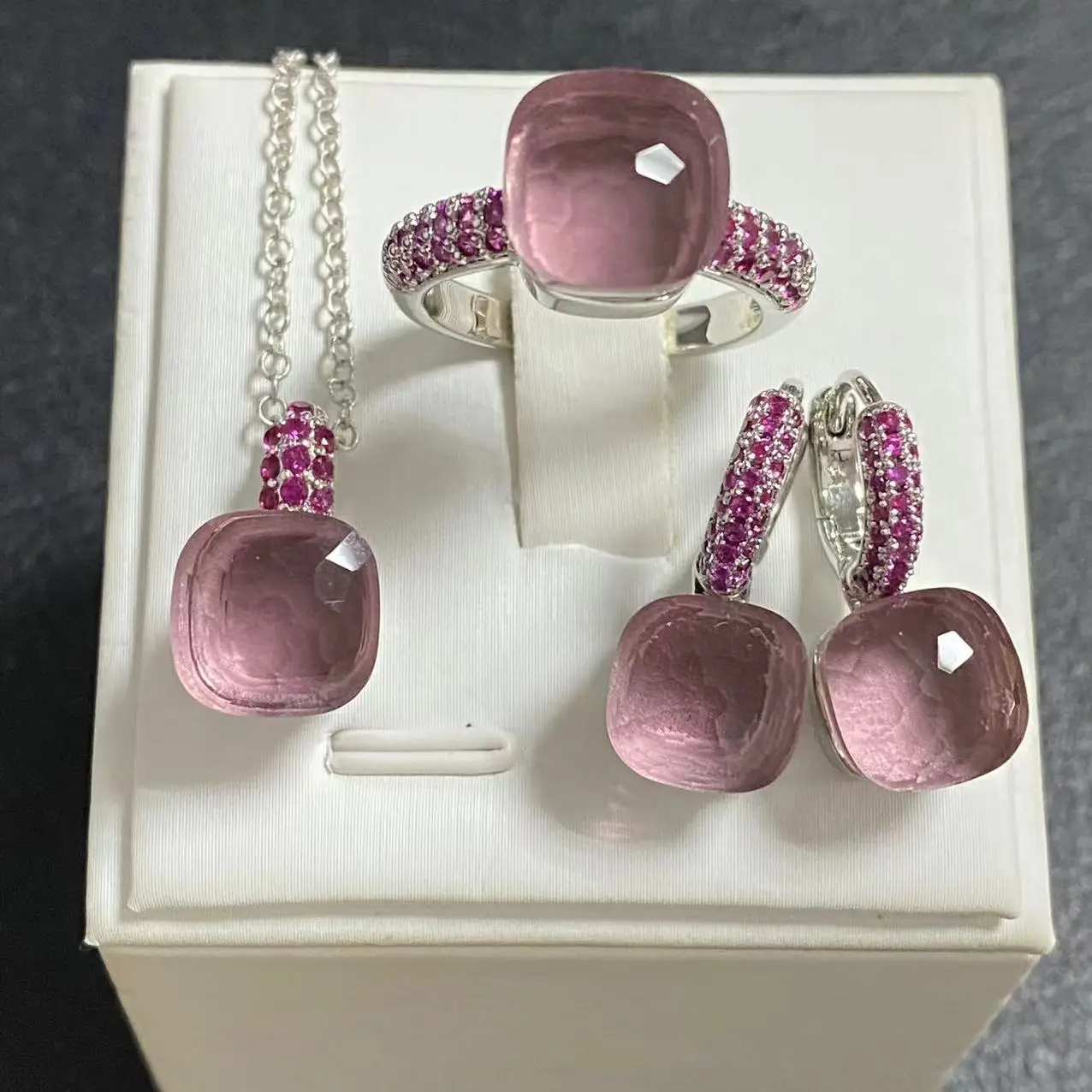 3Pcs/Set Classic Ring Earrings Necklace Jewelry Set Inlay Purple Zircon Crystal Jewelry Set Platinum Plated Fashion Jewelry
3Pcs/Set Classic Ring Earrings Necklace Jewelry Set Inlay Purple Zircon Crystal Jewelry Set Platinum Plated Fashion Jewelry