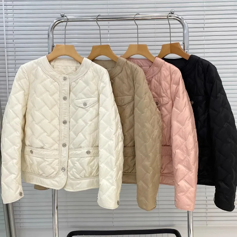 Lightweight Women's Down Coat 2023 Autumn/Winter New Korean Version Fashion Small Fragrant White Duck Down Warm Small Coat
Lightweight Women's Down Coat 2023 Autumn/Winter New Korean Version Fashion Small Fragrant White Duck Down Warm Small Coat