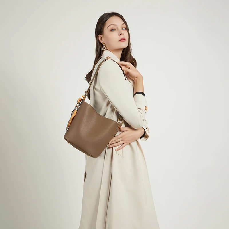 New Women's Handbag Fashion Brand Shoulder Bag Versatile Shopping and Travel Bag Large Capacity Fashion Leather Women's Bag
New Women's Handbag Fashion Brand Shoulder Bag Versatile Shopping and Travel Bag Large Capacity Fashion Leather Women's Bag