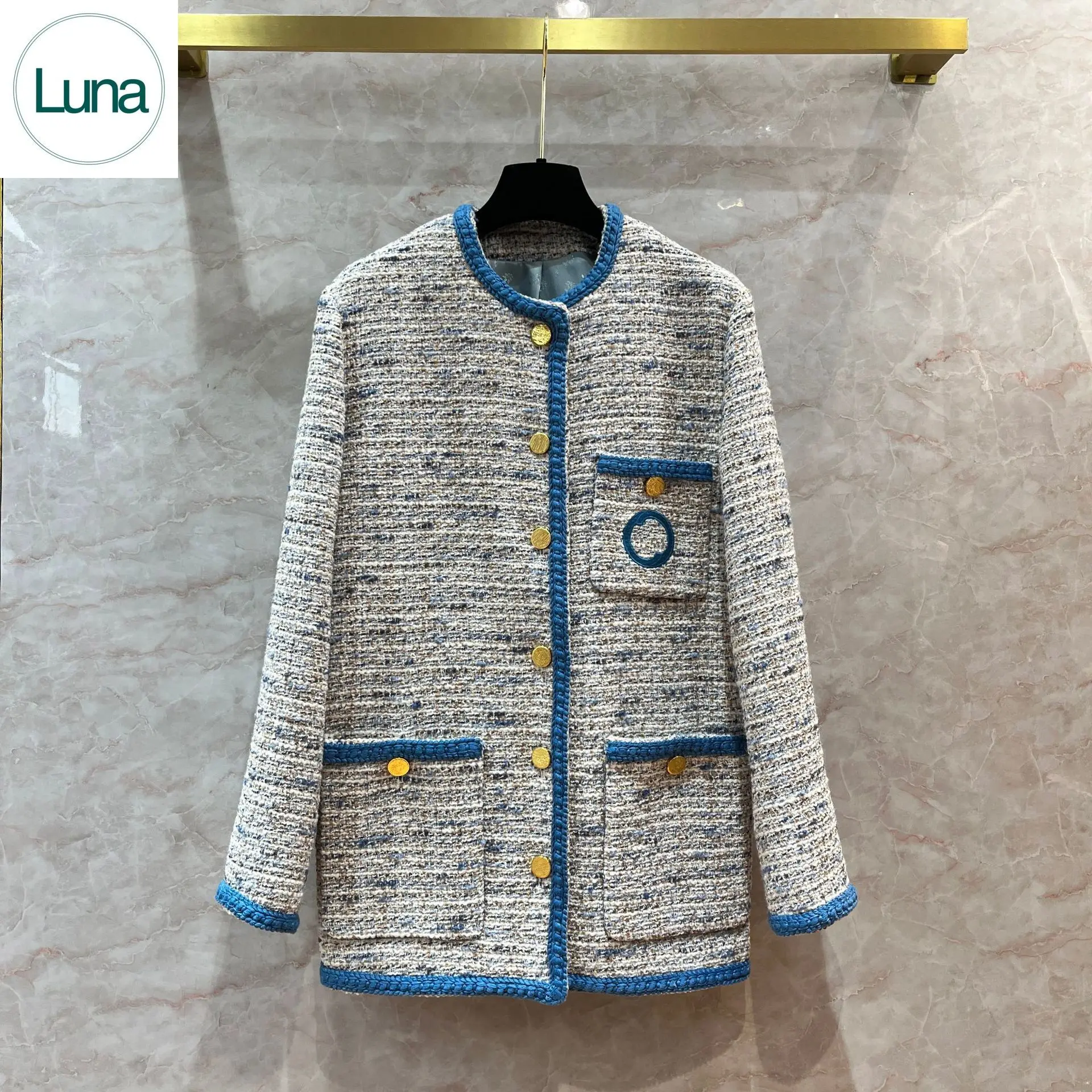 2023 Handmade blue woven ribbon tweed jacket for women's high-end jacquard lining woolen top
2023 Handmade blue woven ribbon tweed jacket for women's high-end jacquard lining woolen top