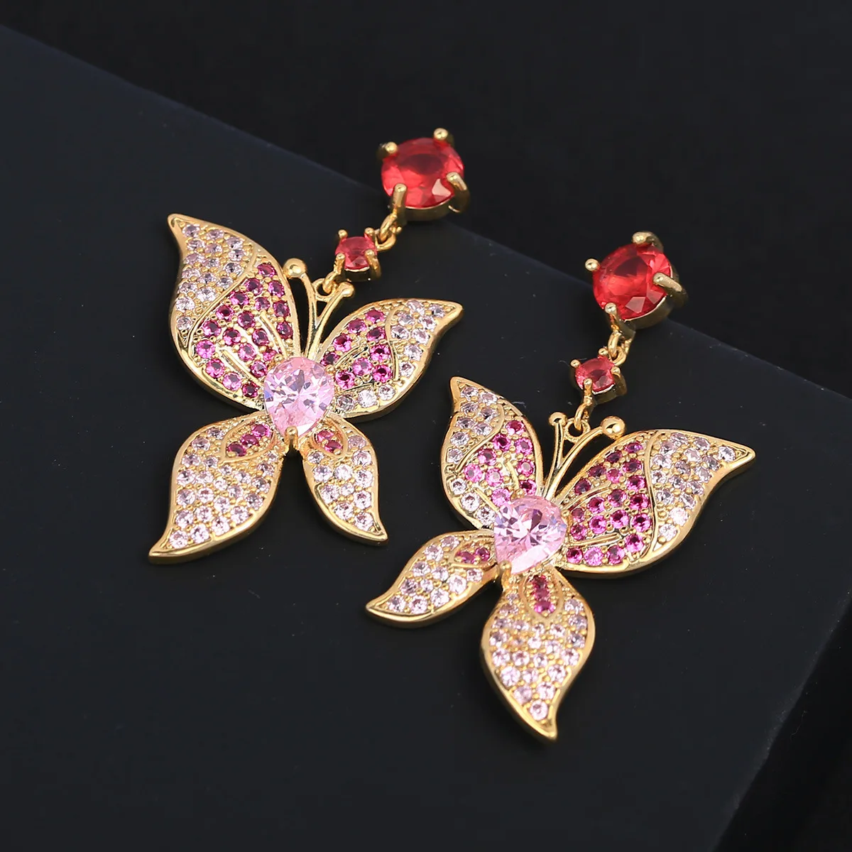 Luxury and Fashionable Butterfly Zircon Earrings For Women or Girls' Christmas Gift
Luxury and Fashionable Butterfly Zircon Earrings For Women or Girls' Christmas Gift
