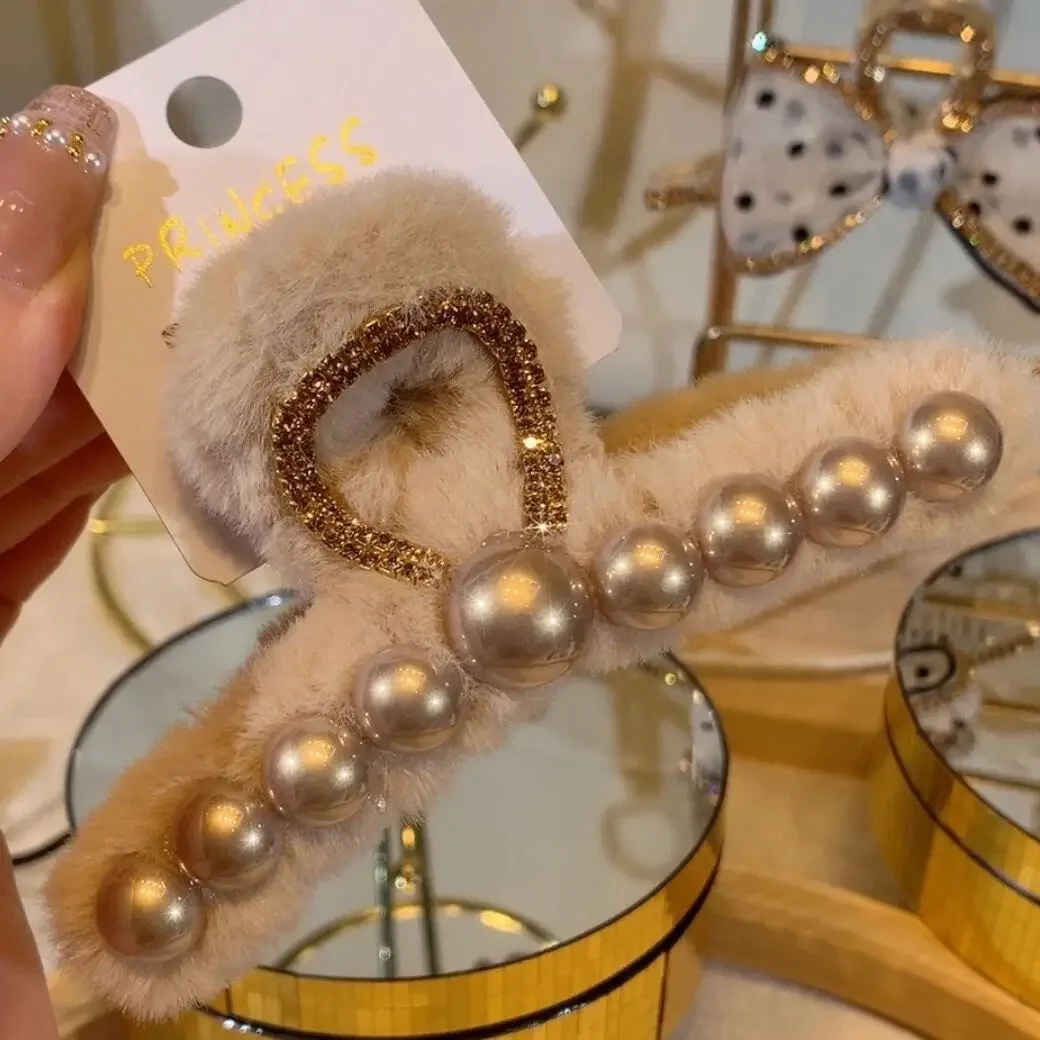 

Korea Plush Crystal Hair Clips for Women Square Geometry Diamond Hair Claw Girls Warm Fashion Shark Crab Clips Hair Accessories