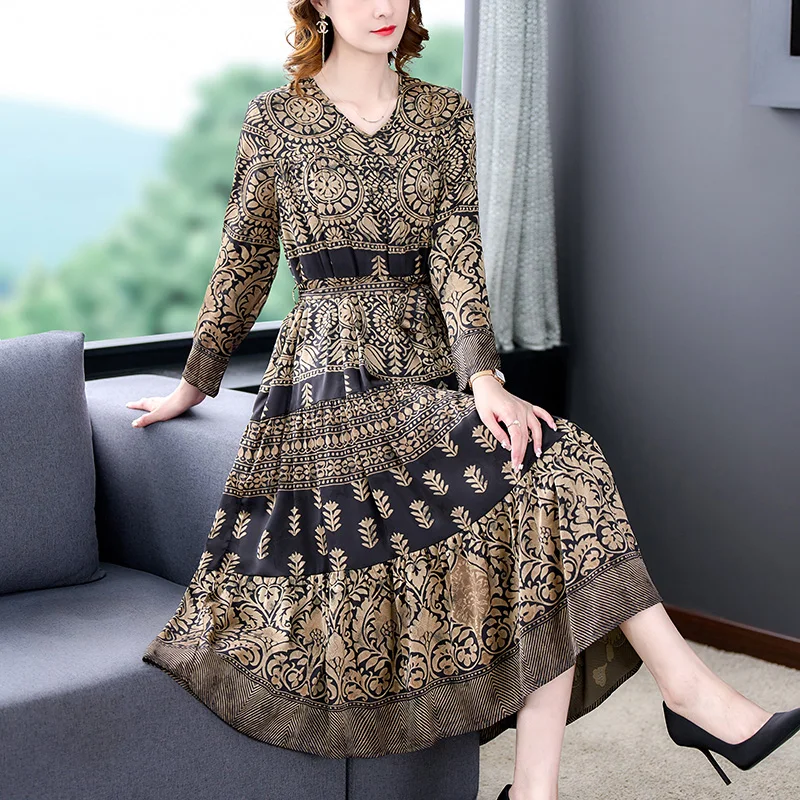 2023 Spring and Summer New Long Sleeve Silk Forged Face Print Dress Autumn V-neck Print Retro National Style Swing Dress
2023 Spring and Summer New Long Sleeve Silk Forged Face Print Dress Autumn V-neck Print Retro National Style Swing Dress