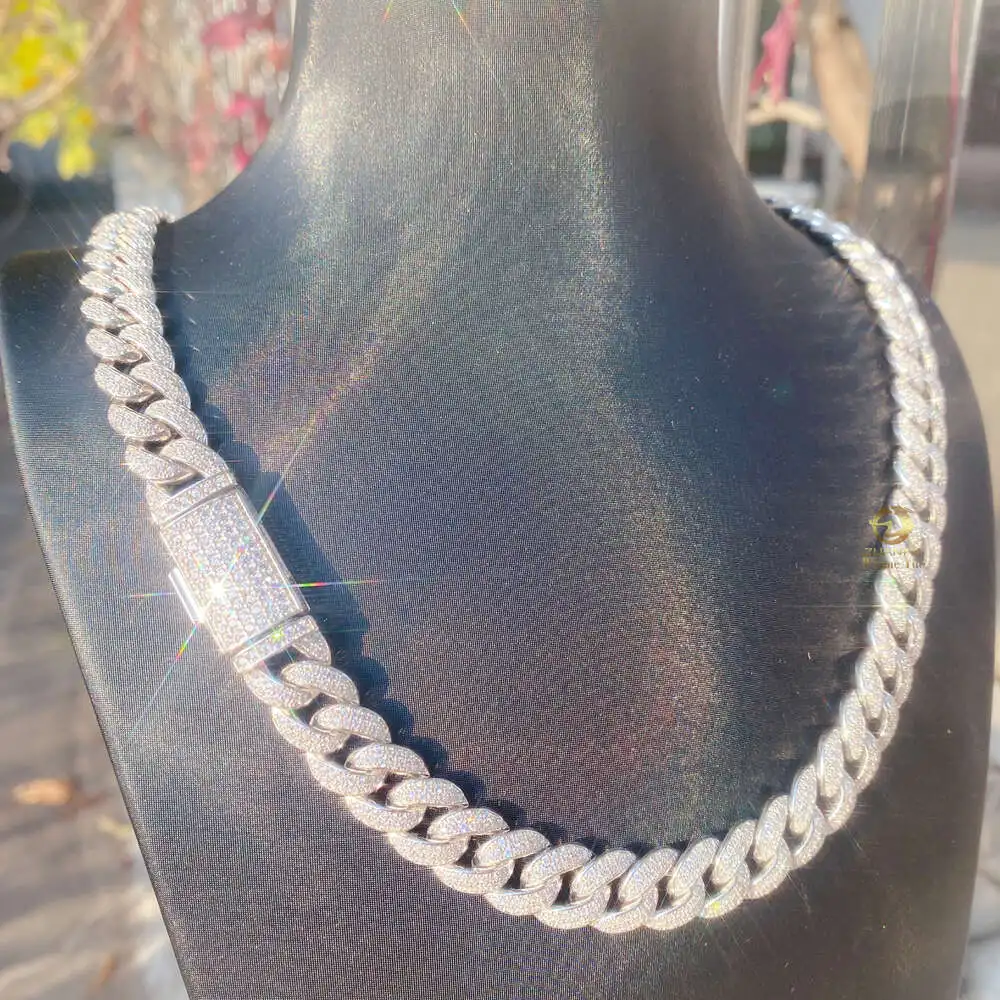 Hot Sale 12mm 2 Row Classic Design Iced Out Vvs1 Moissanite Diamond Miami Cuban Link Chain
Hot Sale 12mm 2 Row Classic Design Iced Out Vvs1 Moissanite Diamond Miami Cuban Link Chain