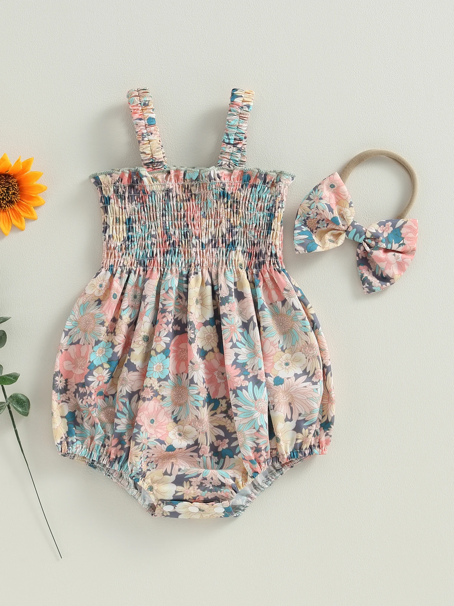Baby Girl Floral Print Sleeveless Romper with Matching Headband Set 2 Piece Outfit for Summer
Baby Girl Floral Print Sleeveless Romper with Matching Headband Set 2 Piece Outfit for Summer