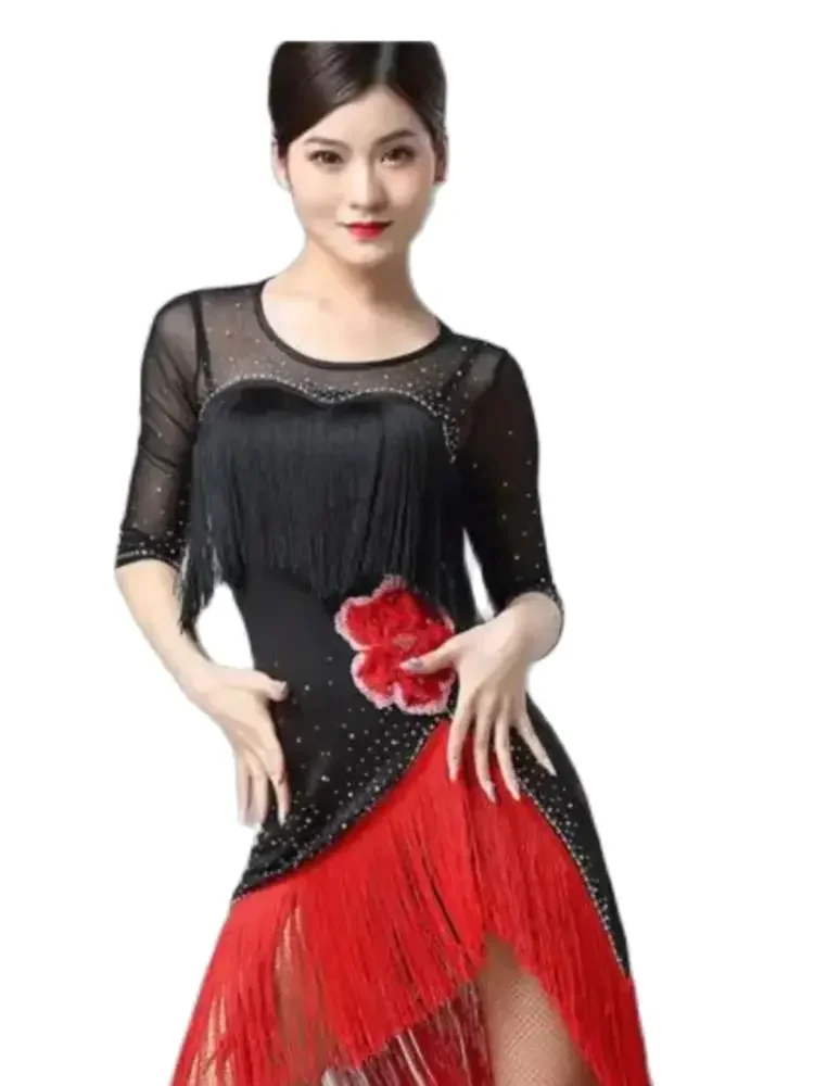 Женское платье для латиноамериканских танцев 
Женское платье для латиноамериканских танцев