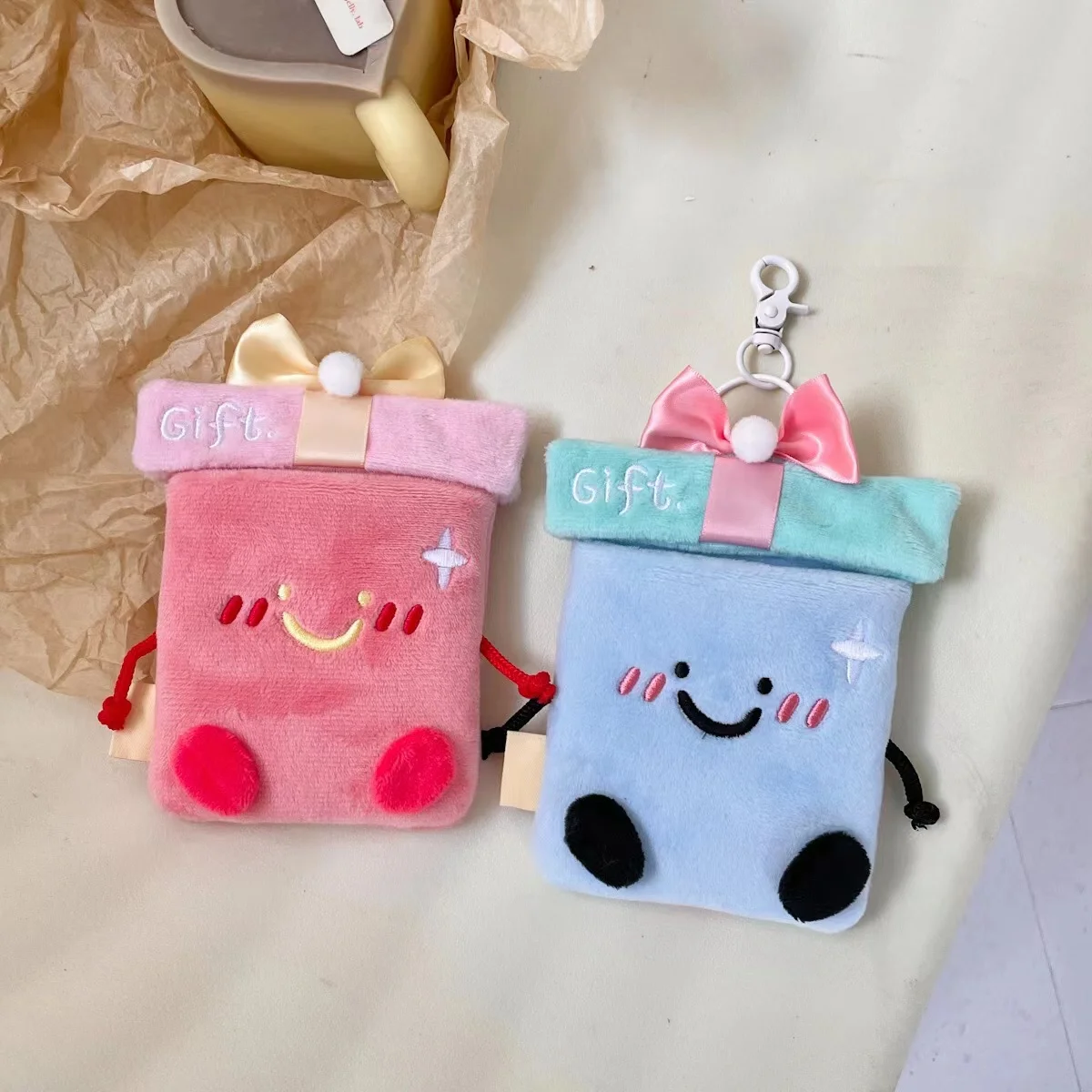New Kawaii Creative gift box style Soft Plush 3 Inch Kpop Photo Card Holder Photocard Holder Bag Idol pendant School Stationery
New Kawaii Creative gift box style Soft Plush 3 Inch Kpop Photo Card Holder Photocard Holder Bag Idol pendant School Stationery