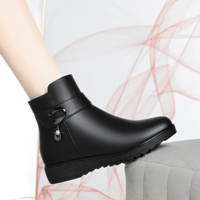 2023 New Patent Leather Platform Ankle Boots Women Lace-Up Chunky Heels Motorcycle Botas Mujer Thick Bottom Autumn Boots Woman
2023 New Patent Leather Platform Ankle Boots Women Lace-Up Chunky Heels Motorcycle Botas Mujer Thick Bottom Autumn Boots Woman