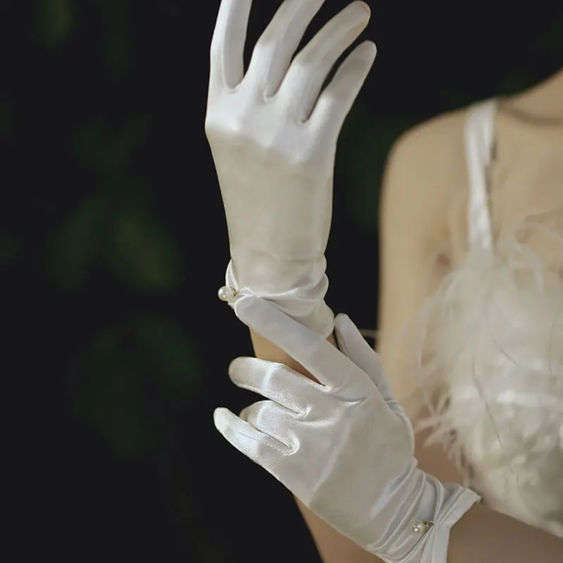 Women Sunscreen Anti-UV Elastic Thin Mittens Driving Full Finger Red White Black Dress Gloves Satin Pearl Pendant Short Gloves
Women Sunscreen Anti-UV Elastic Thin Mittens Driving Full Finger Red White Black Dress Gloves Satin Pearl Pendant Short Gloves
