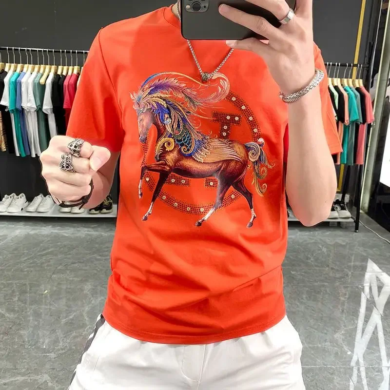 High-quality Silk Men's Short-sleeved T-shirt, The New Summer Hot Diamond Steed Men's Fashion Graphic T Shirts
High-quality Silk Men's Short-sleeved T-shirt, The New Summer Hot Diamond Steed Men's Fashion Graphic T Shirts