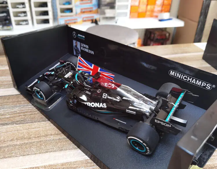 MINICHAMPS 1/18 For Benz AMG F1 W12 2021 #44 Hamilton United Kingdom Station Diecast Model Car Toys Gifts Display Collection
MINICHAMPS 1/18 For Benz AMG F1 W12 2021 #44 Hamilton United Kingdom Station Diecast Model Car Toys Gifts Display Collection