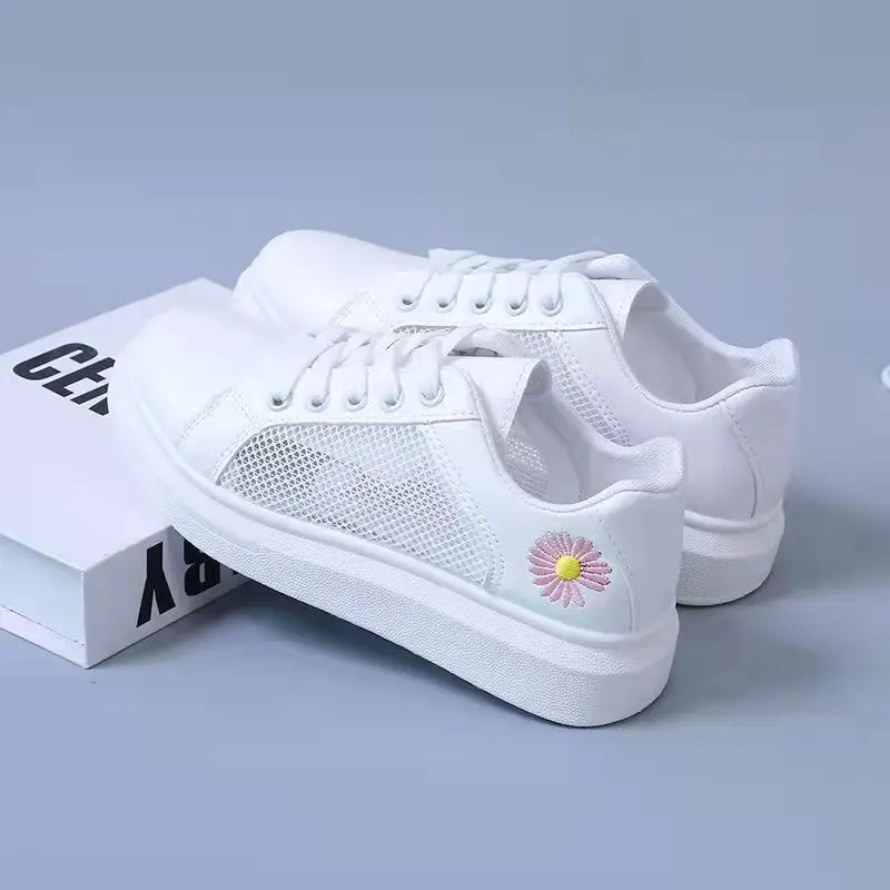 2023 Women Casual Shoes New Spring Women Shoes Fashion Embroidered White Sneakers Breathable Flower Lace-Up Women Sneakers
2023 Women Casual Shoes New Spring Women Shoes Fashion Embroidered White Sneakers Breathable Flower Lace-Up Women Sneakers