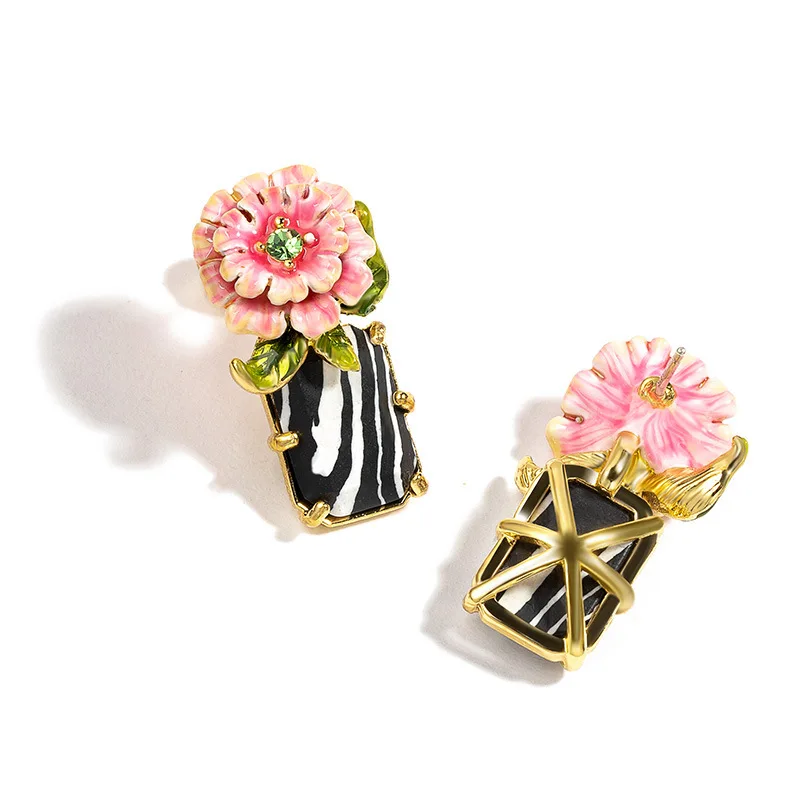 Trendy silver needle earrings, peony flower earrings, high-end and elegant earrings, retro light luxury and versatile earrings
Trendy silver needle earrings, peony flower earrings, high-end and elegant earrings, retro light luxury and versatile earrings
