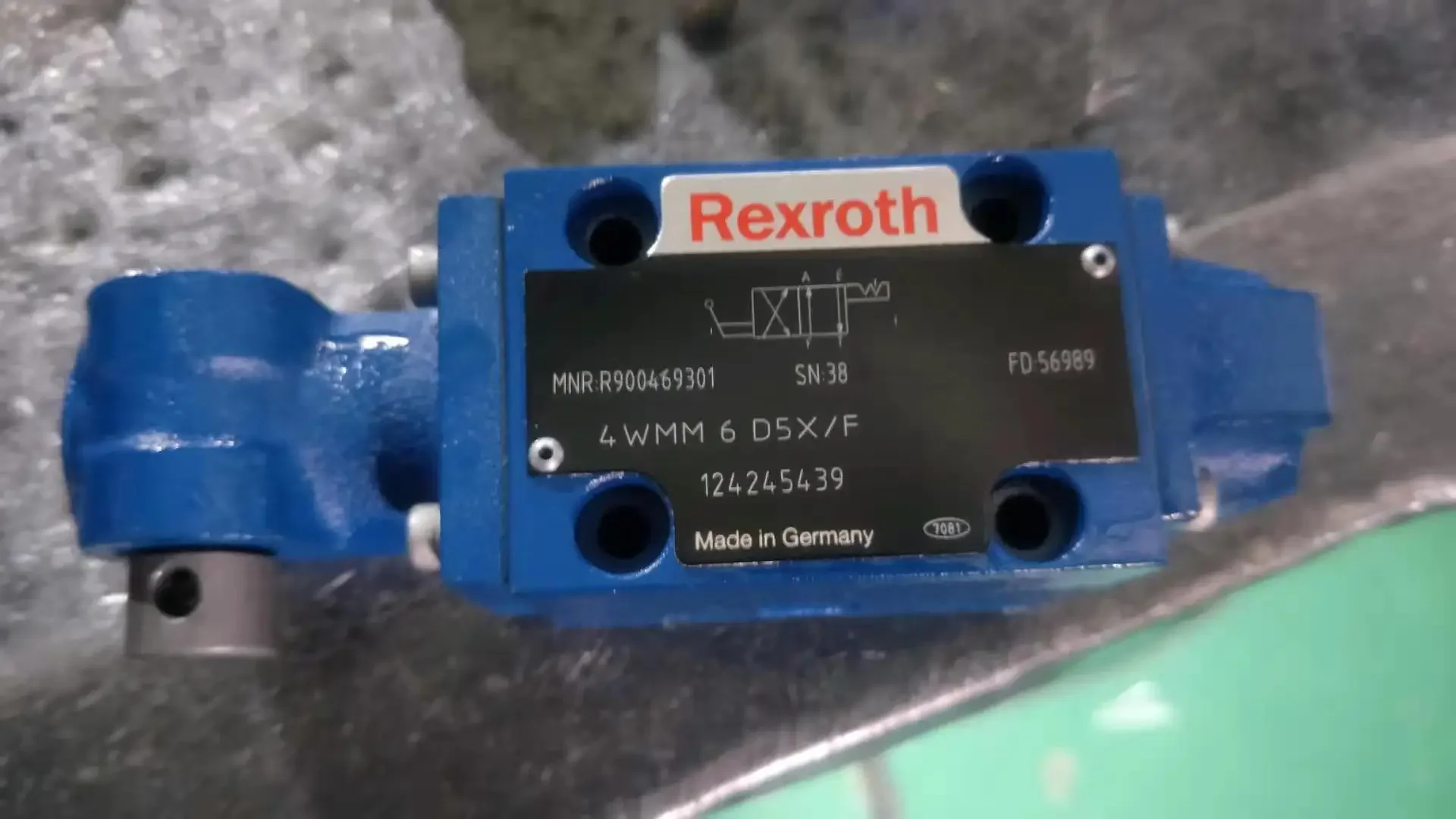 REXROTH ручной направленный клапан MNR:R900469301 4WMM 6d5x/F, сделано в германии
REXROTH ручной направленный клапан MNR:R900469301 4WMM 6d5x/F, сделано в германии