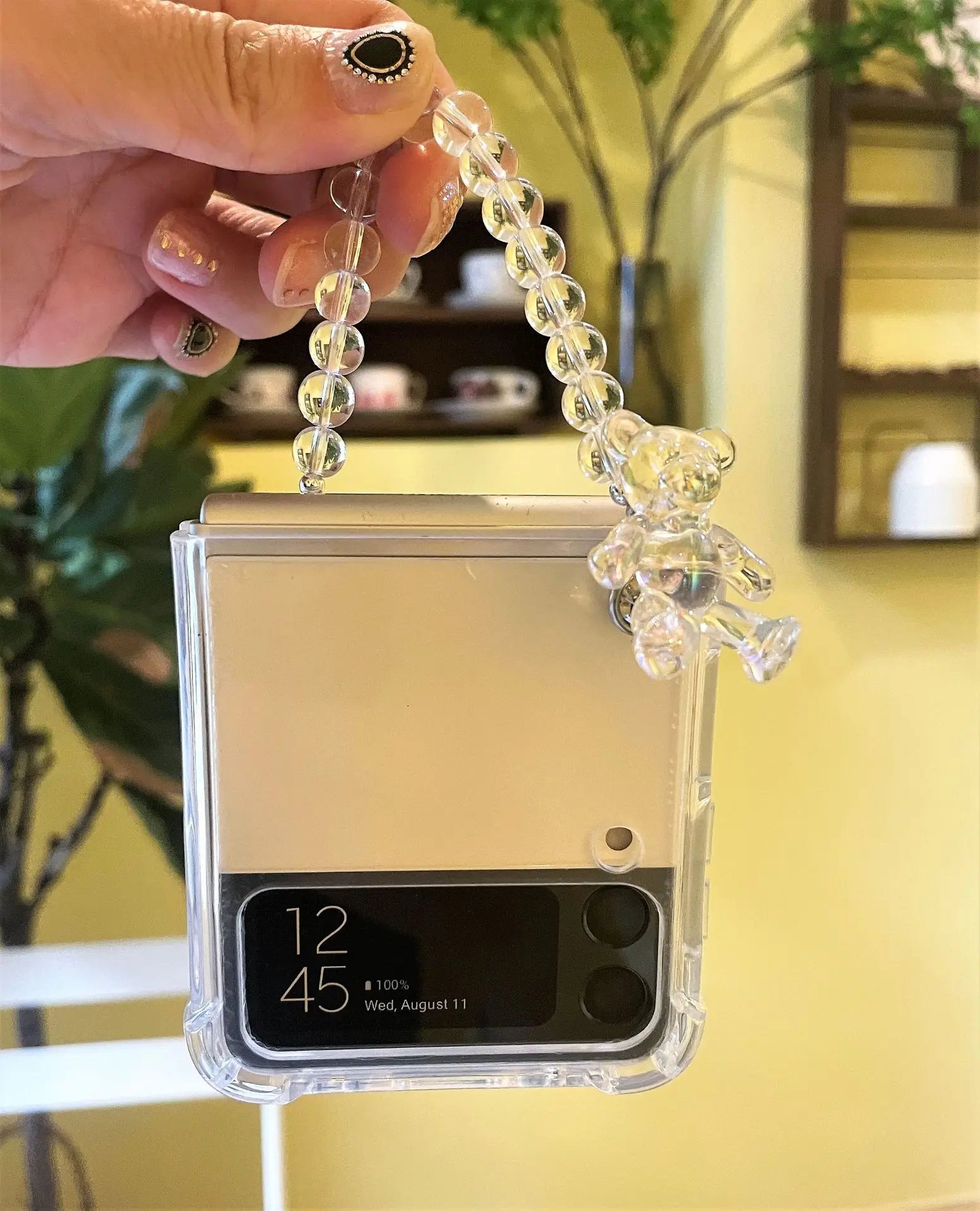 For Samsung Galaxy Z Flip 4G 4 3 Flip3 Flip4 5G Fashion Cute Crystal Bear Pendant Beads Hand Chain Clear Shockproof Case Cover
For Samsung Galaxy Z Flip 4G 4 3 Flip3 Flip4 5G Fashion Cute Crystal Bear Pendant Beads Hand Chain Clear Shockproof Case Cover