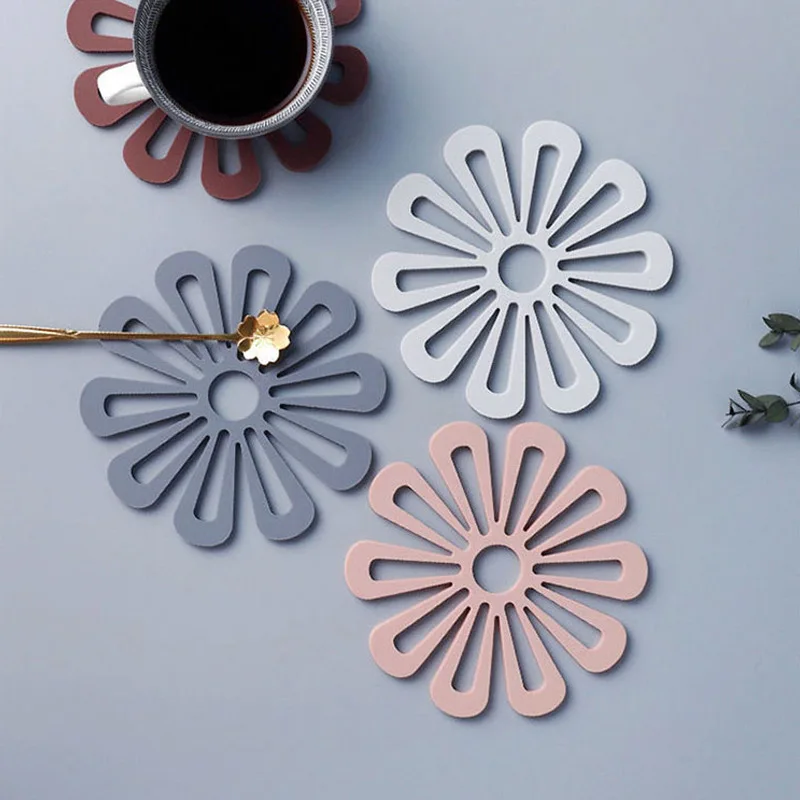 Creative Petal Silicone Insulation Pad Dining Table Anti Scalding Pad Kitchen Home Desktop Non slip Dining Pad Plate Pad 
Creative Petal Silicone Insulation Pad Dining Table Anti Scalding Pad Kitchen Home Desktop Non slip Dining Pad Plate Pad