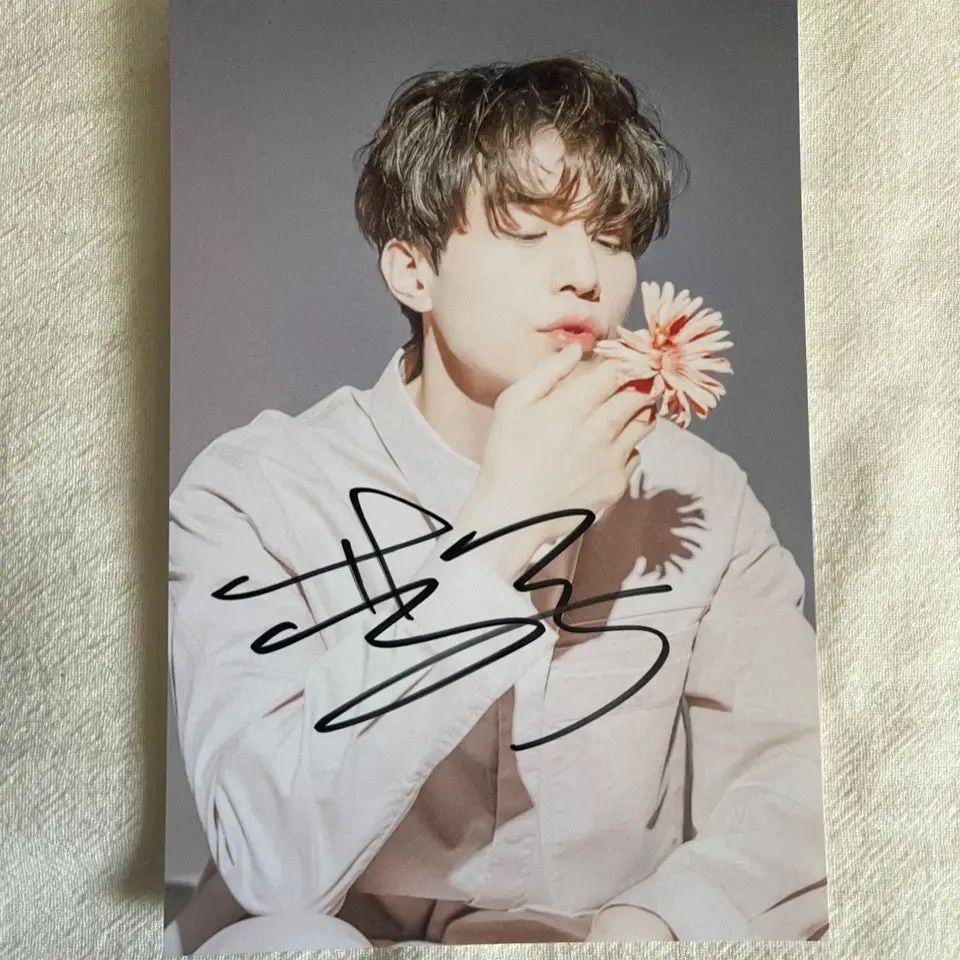 

Dong-Wook Lee Signature Photo Hand Signed Photo