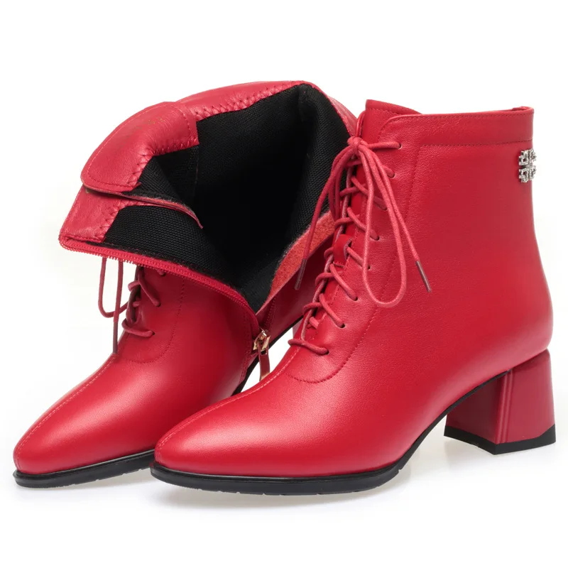 2024 High Quality Cowhide Pointed Autumn Leather Boots Red Wedding Shoes Woman Fashion Boots Warm One Fur Wool Boots Snow Boots
2024 High Quality Cowhide Pointed Autumn Leather Boots Red Wedding Shoes Woman Fashion Boots Warm One Fur Wool Boots Snow Boots