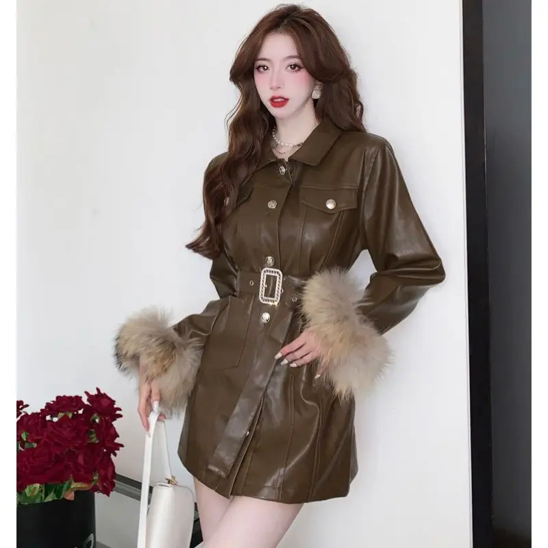 2023 Dress Autumn And Winter Hong Kong Weiwang Red Cool Locomotive Pu Leather High Waist Slim Removable Wool Sleeves
2023 Dress Autumn And Winter Hong Kong Weiwang Red Cool Locomotive Pu Leather High Waist Slim Removable Wool Sleeves