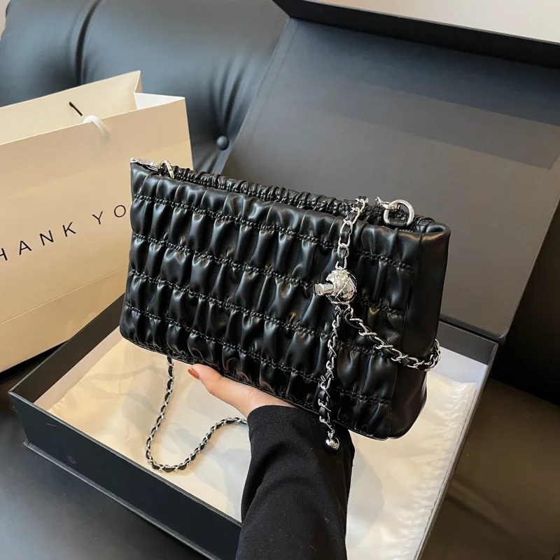 Роскошная плиссированная дизайнерская сумка на плечо для женщин, Дамский ранец на цепочке, тоуты, Сумочка через плечо для ужина
Роскошная плиссированная дизайнерская сумка на плечо для женщин, Дамский ранец на цепочке, тоуты, Сумочка через плечо для ужина