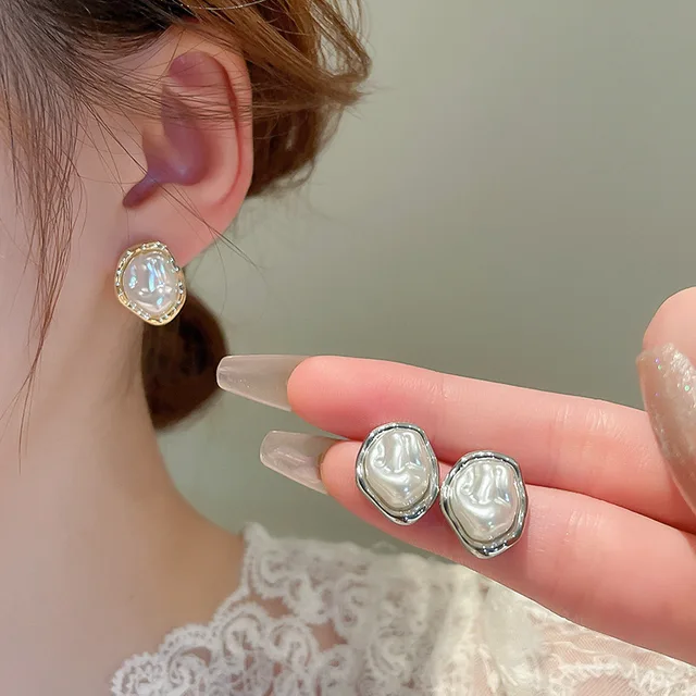 Boucles d'oreilles à tige de perle irrégulière en métal pour femmes, boucles d'oreilles vintage élégantes, bijoux de fête de mariage, nouvelle mode, 2024 2