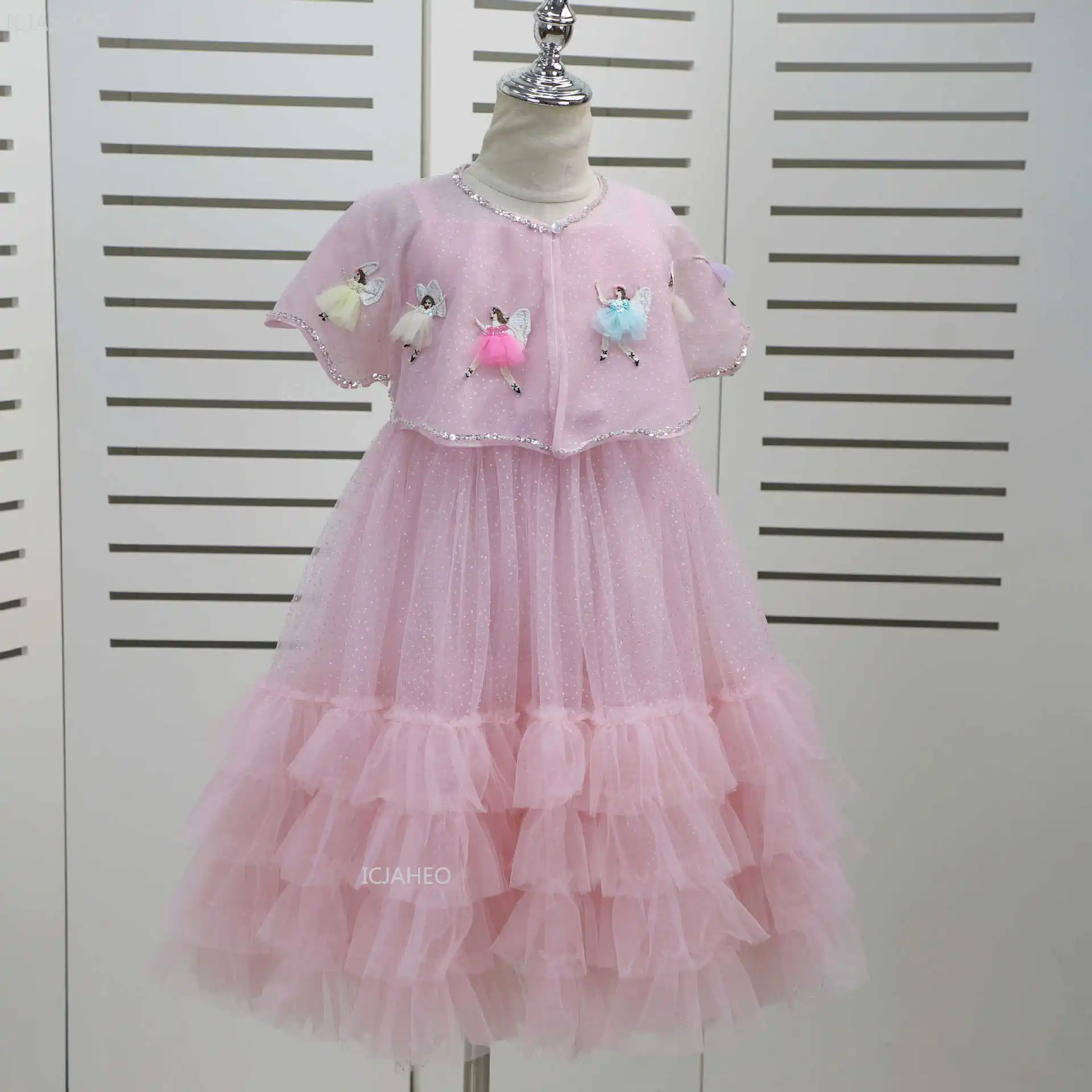 فستان بناتي بطبقات على شكل كعكة للأطفال بحزام سباغيتي من التول مع شال كيب للحفلات وحفلات الاحتفال الرسمي فستان بناتي بطبقات على شكل كعكة للأطفال بحزام سباغيتي من التول مع شال كيب للحفلات وحفلات الاحتفال الرسمي